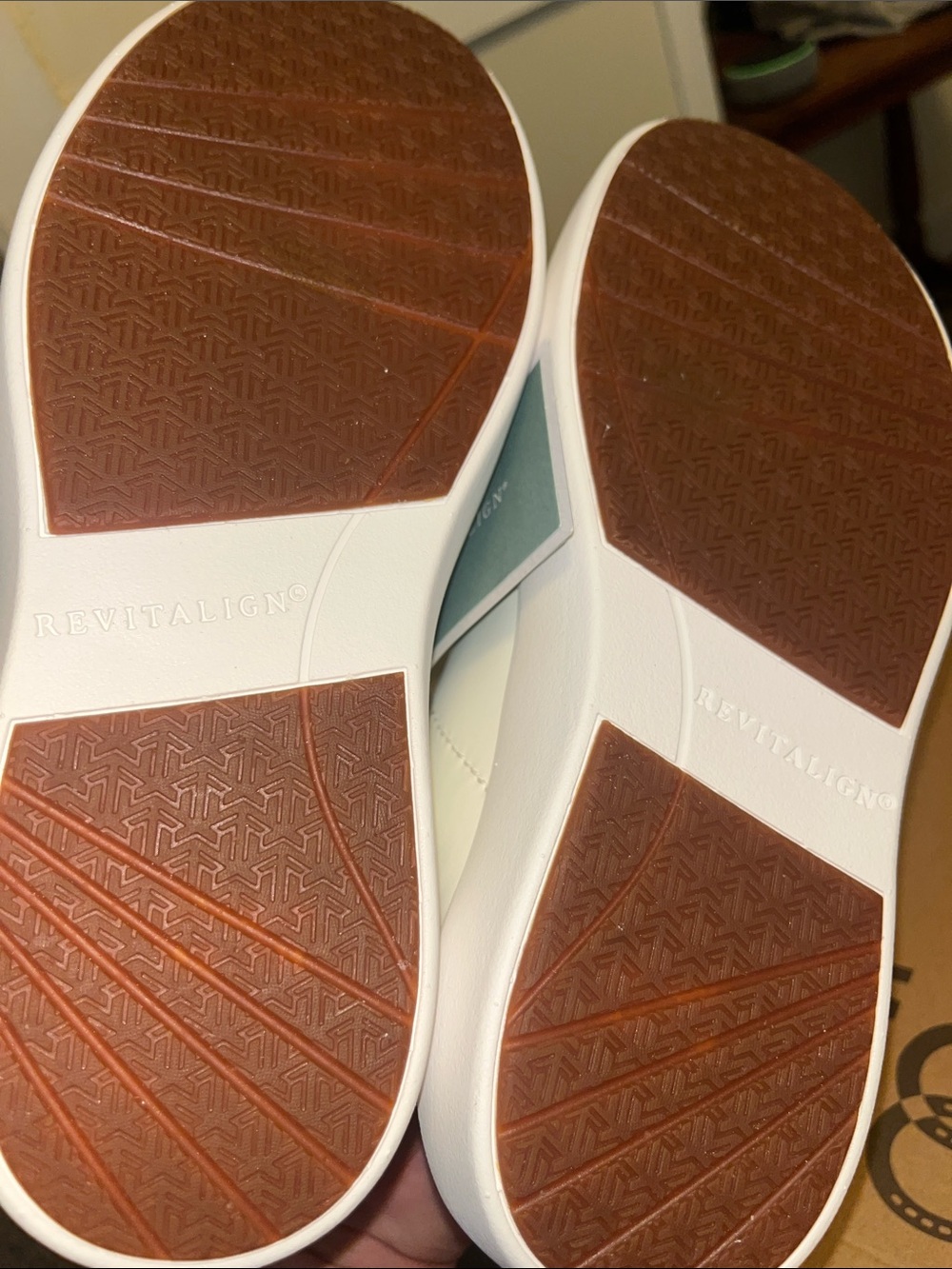 REVITALIGN White Men's Lace-Up Casual Sneakers - Picture 7 of 7